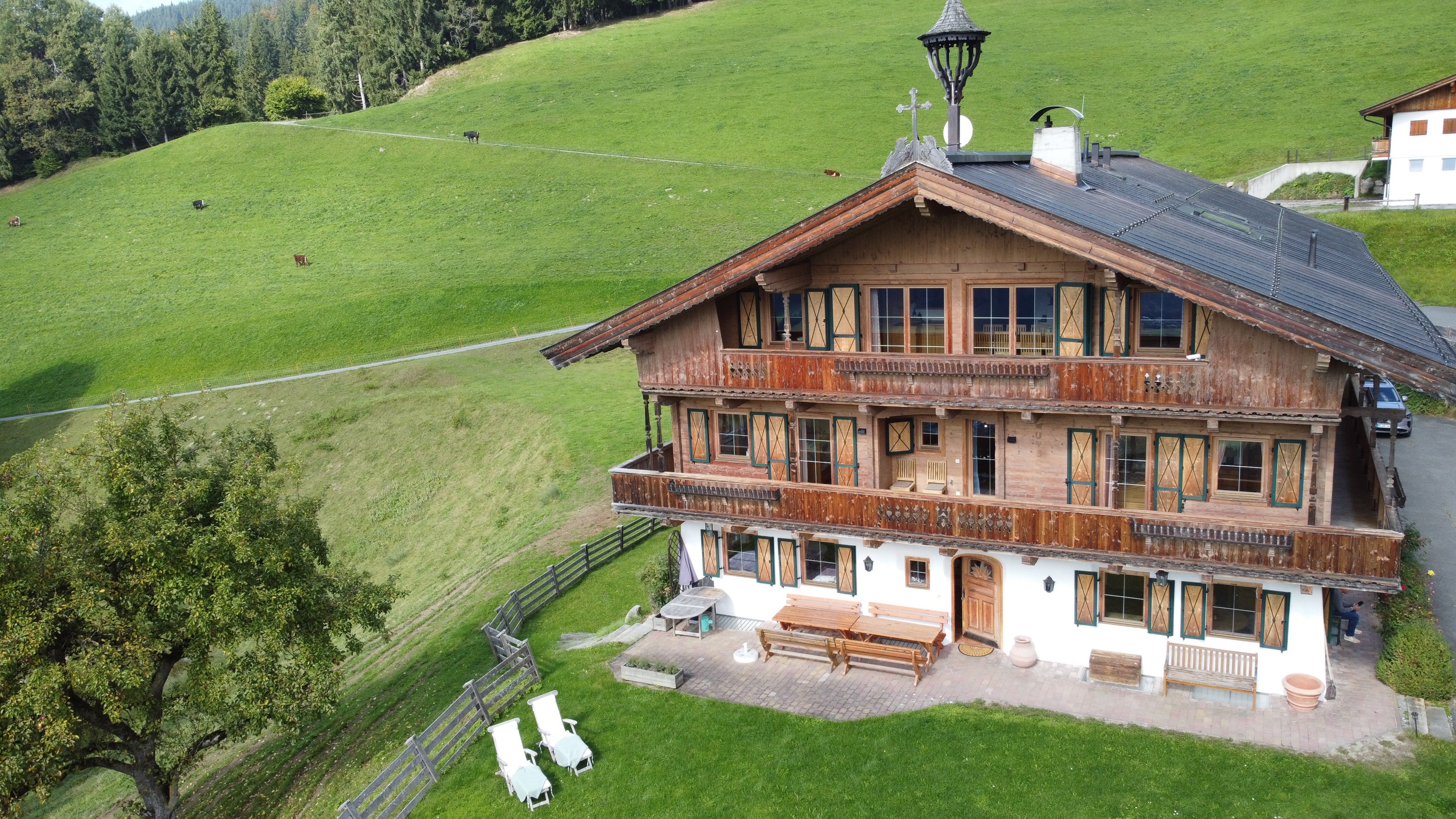 Kirchberg Finest Ferienhaus Kitzbuhel 11 Dohnenaufnahme Sonnig