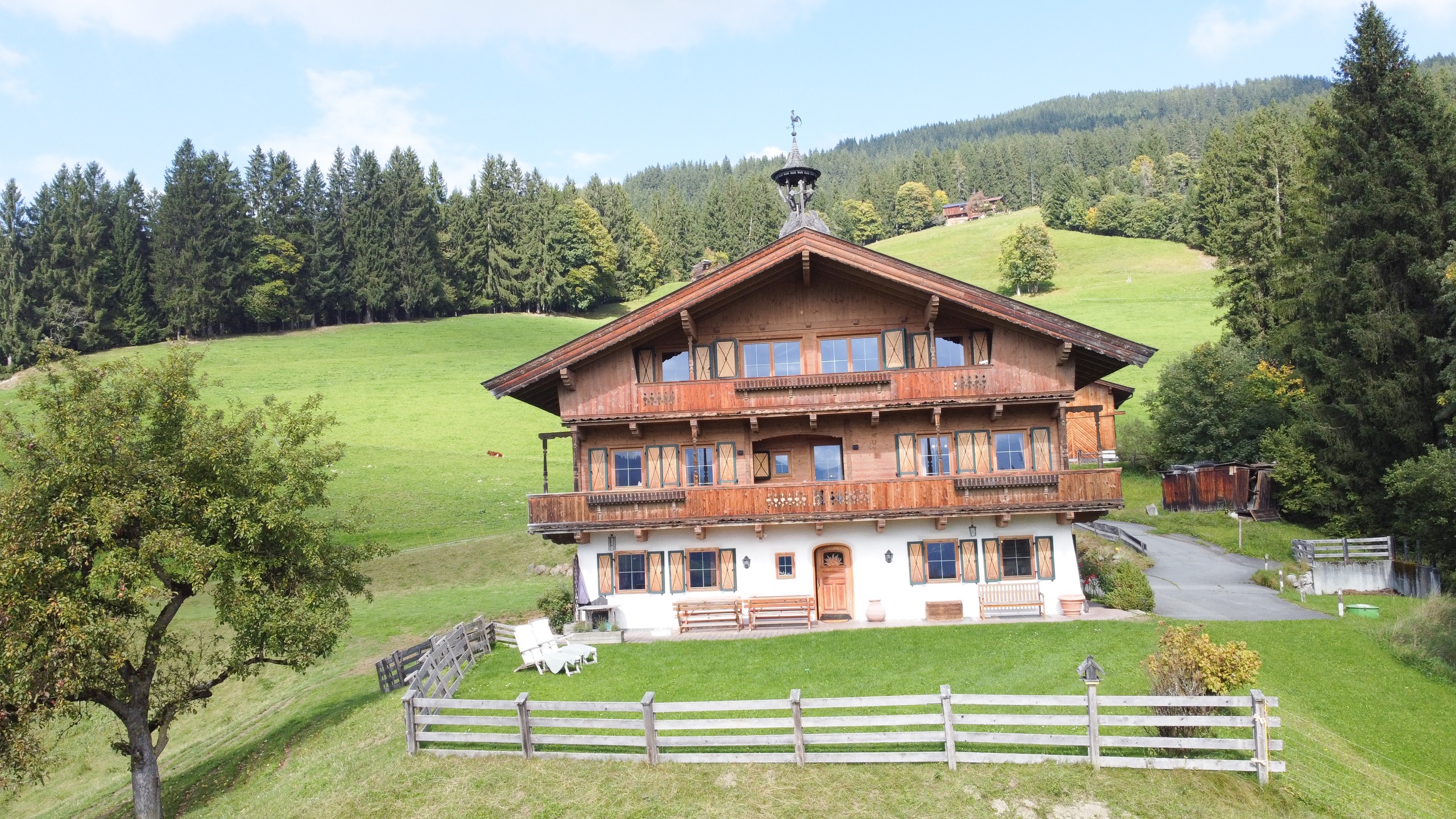 Kirchberg Finest Ferienhaus Kitzbuhel 9 Dohnenaufnahme Sonnig